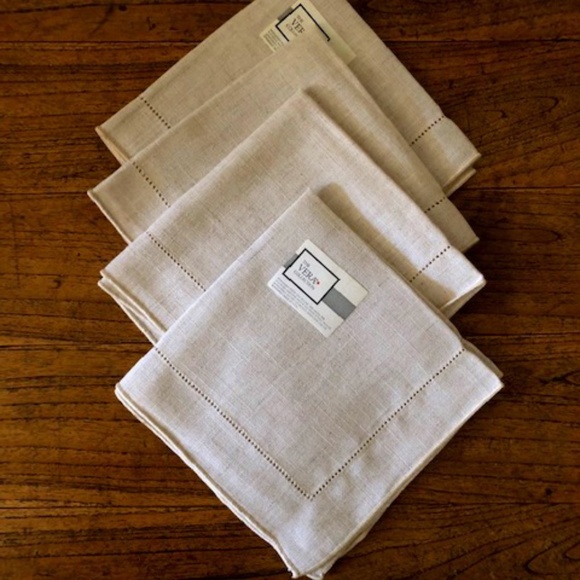 The Vera Collection Fabric Napkins - Set of 4 - Picture 1 of 4